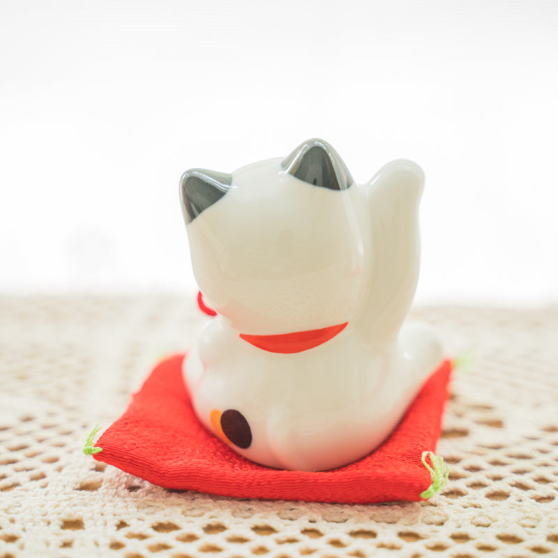 Cute Lucky Cat Figurine