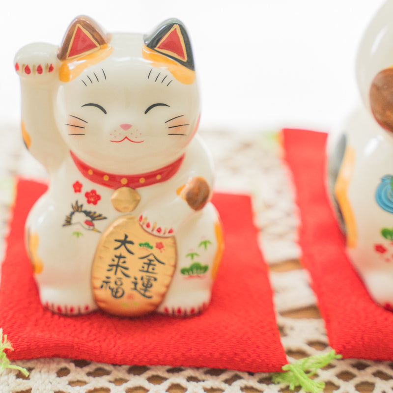 Maneki Neko Lucky Cat Figurine