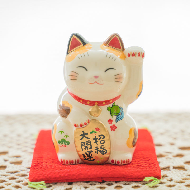 Maneki Neko Lucky Cat Figurine