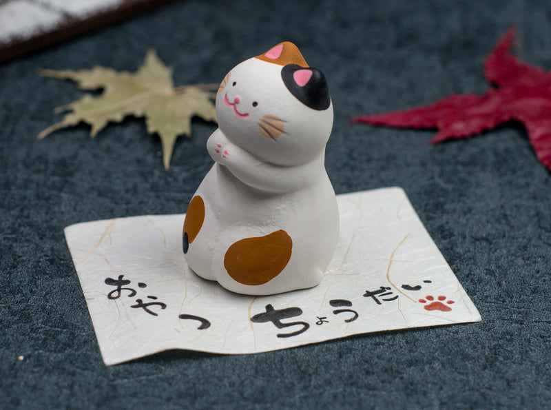 Japanese Cute Kitten Figurine