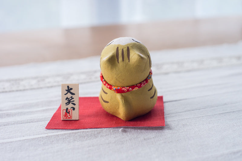 Japanese Cute Cat Laughing Out Loud Figurine