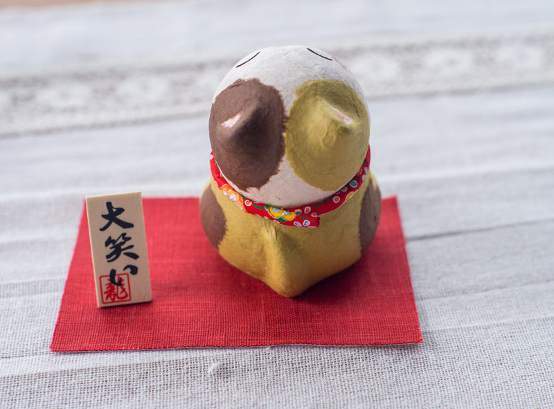 Japanese Cute Cat Laughing Out Loud Figurine