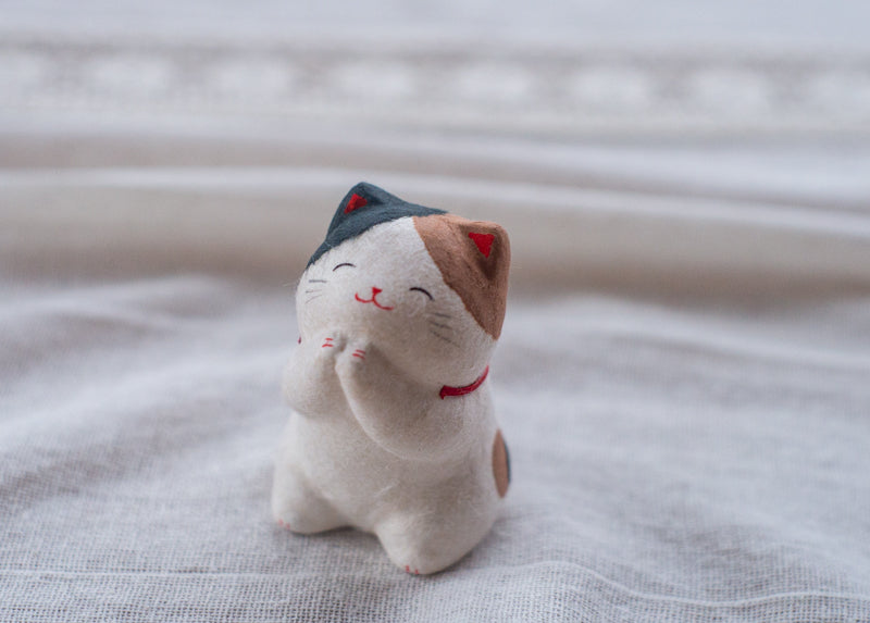 Japanese Handmade Cute Praying Kitten Figurine