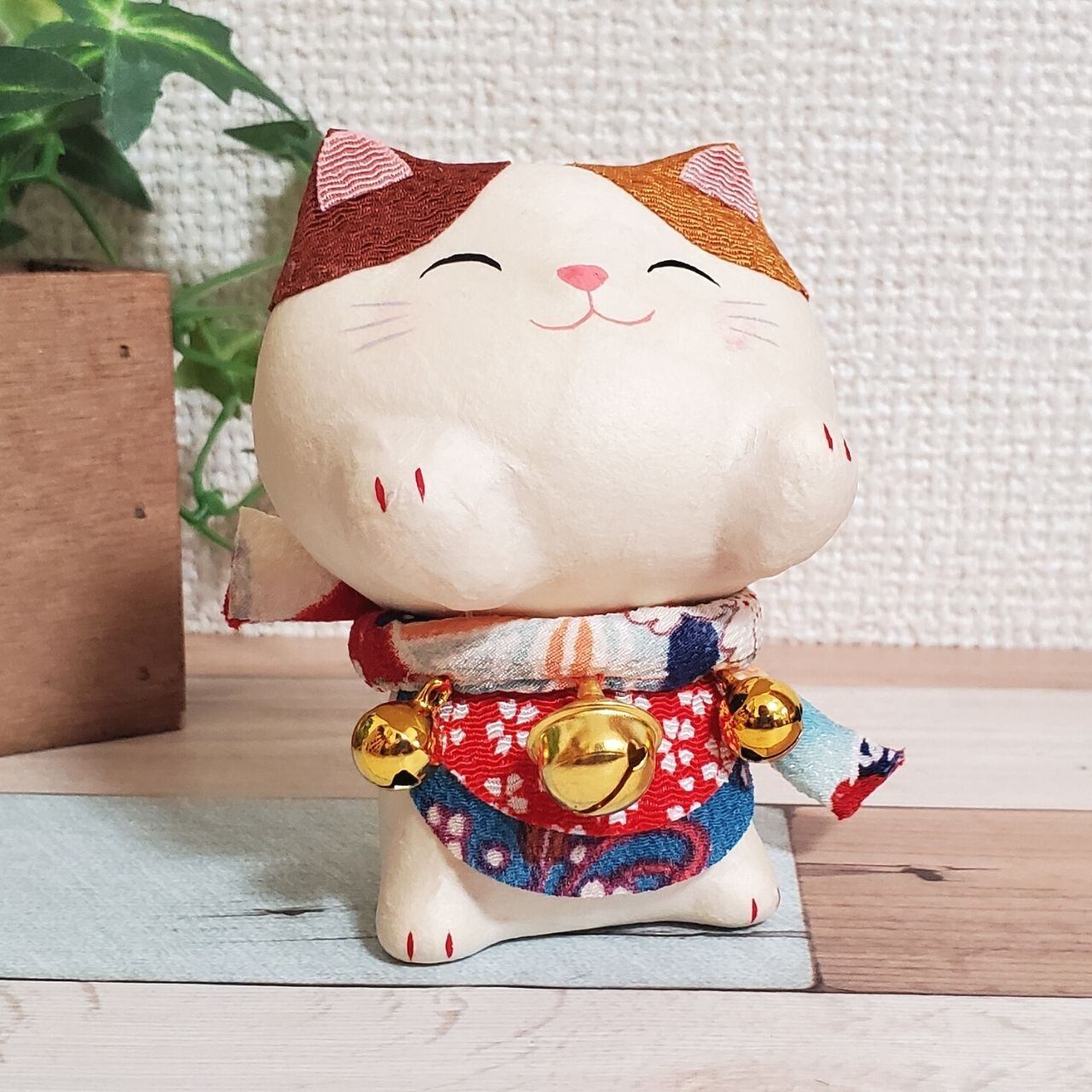 Japanese Cute Lucky Cat Holding Its Face Figurine