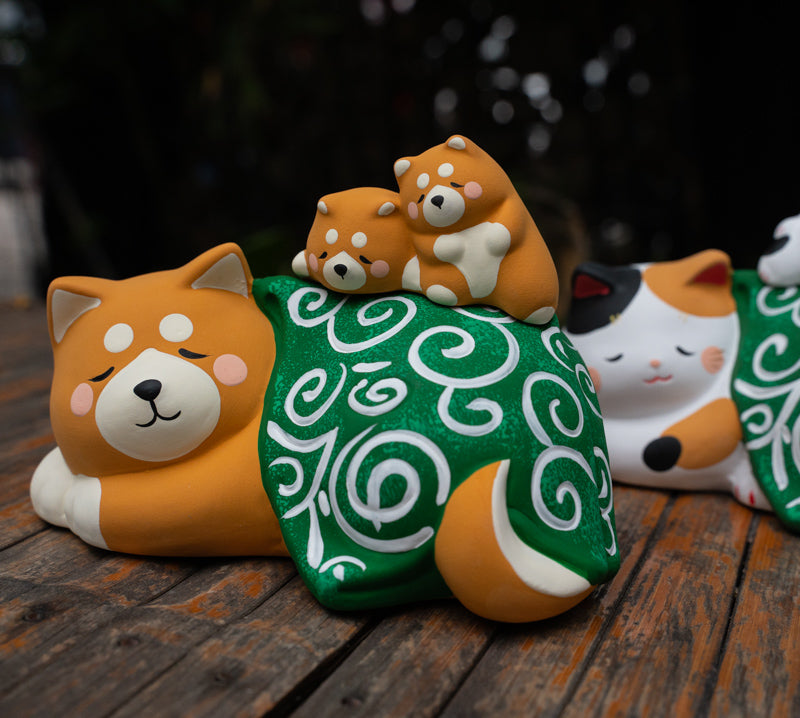 Japanese Cute Shiba Inu With Her Puppies Figurine