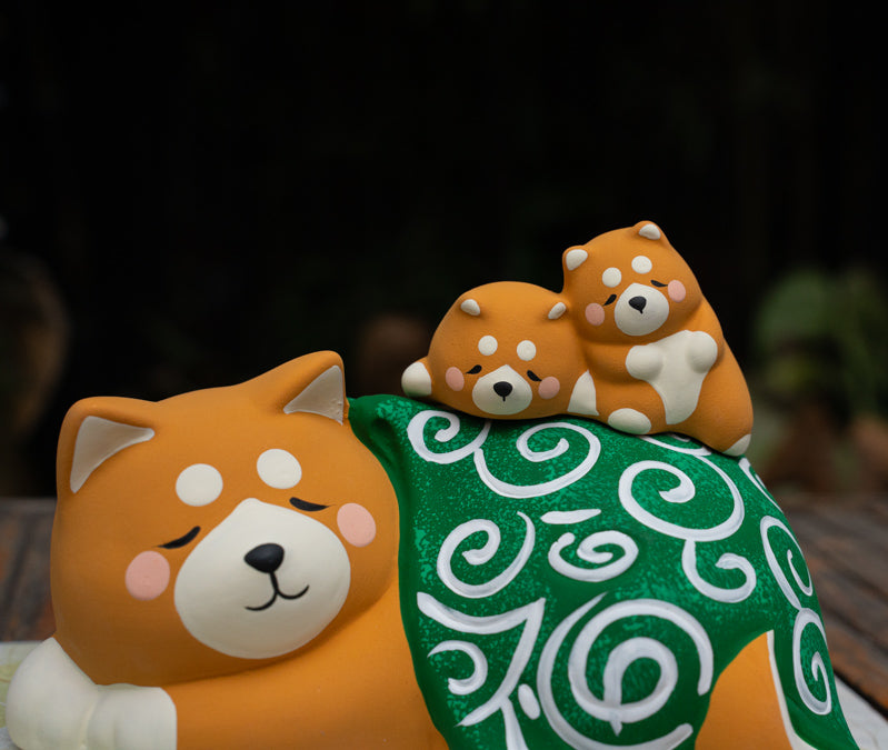 Japanese Cute Shiba Inu With Her Puppies Figurine