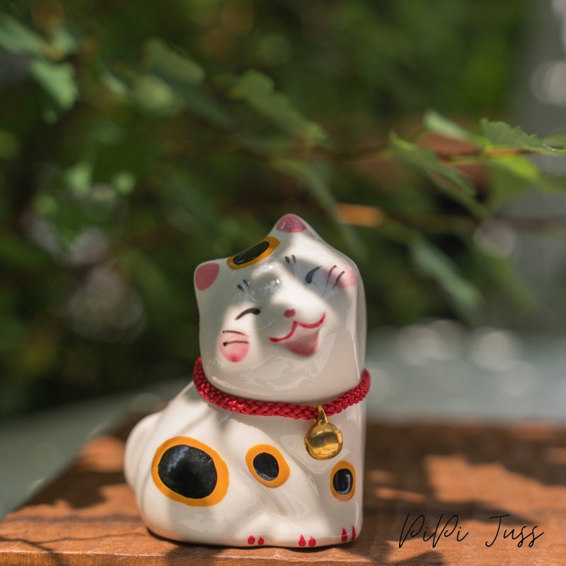 Adorable figurine of cat with their cheeks pressed together