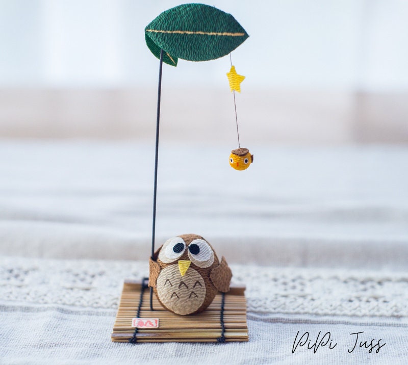 Cute Handmade Kitten Rabbit Owl Frog Figurine Holding A Leaf Umbrella