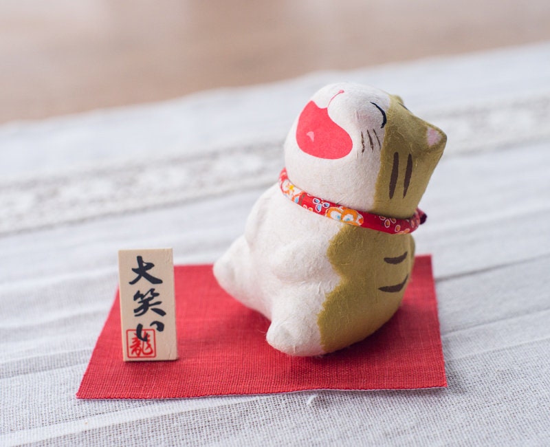 Japanese Cute Cat Laughing Out Loud Figurine