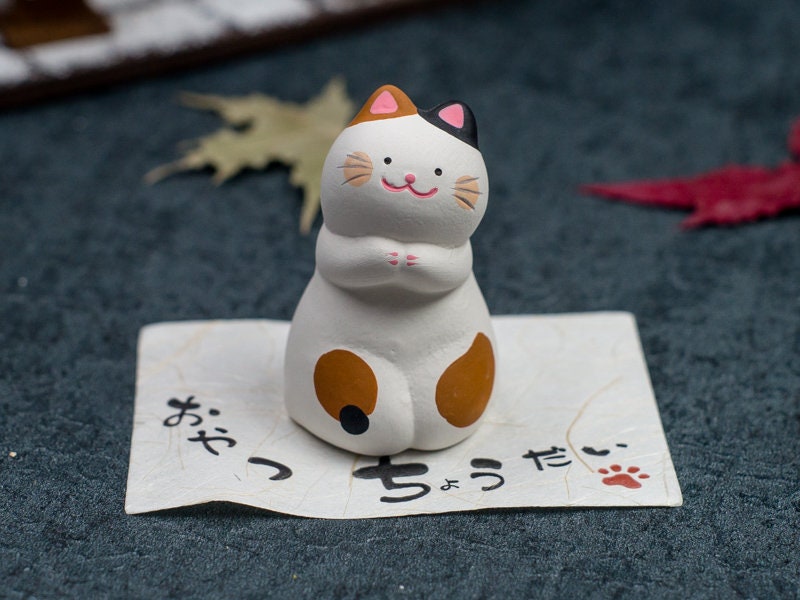 Japanese Cute Kitten Figurine