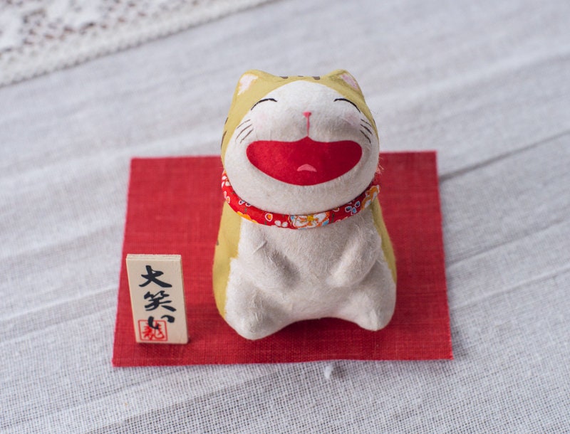 Japanese Cute Cat Laughing Out Loud Figurine