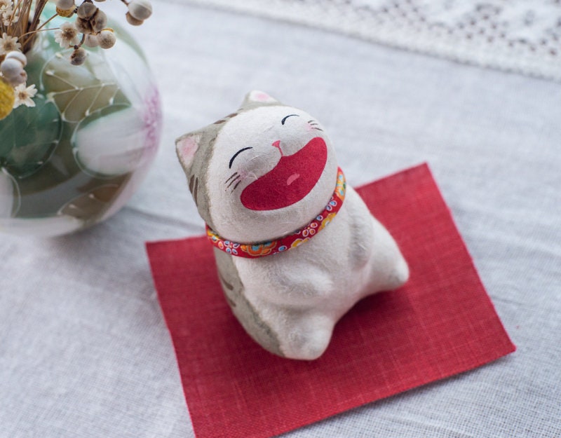 Japanese Cute Cat Laughing Out Loud Figurine