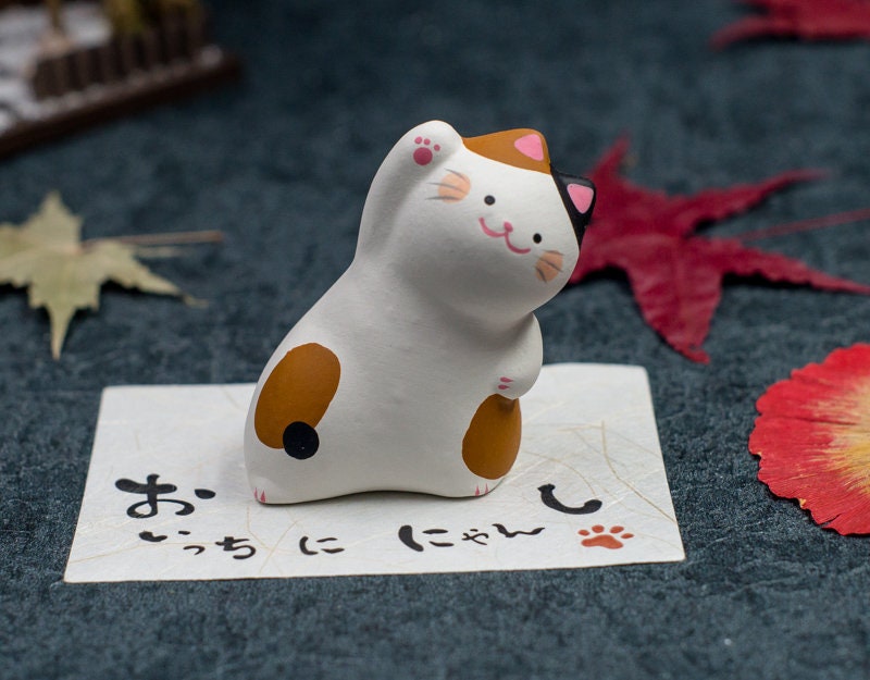 Japanese Cute Kitten Figurine