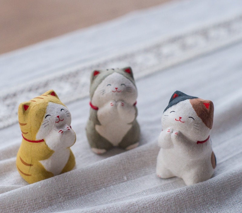 Japanese Handmade Cute Praying Kitten Figurine